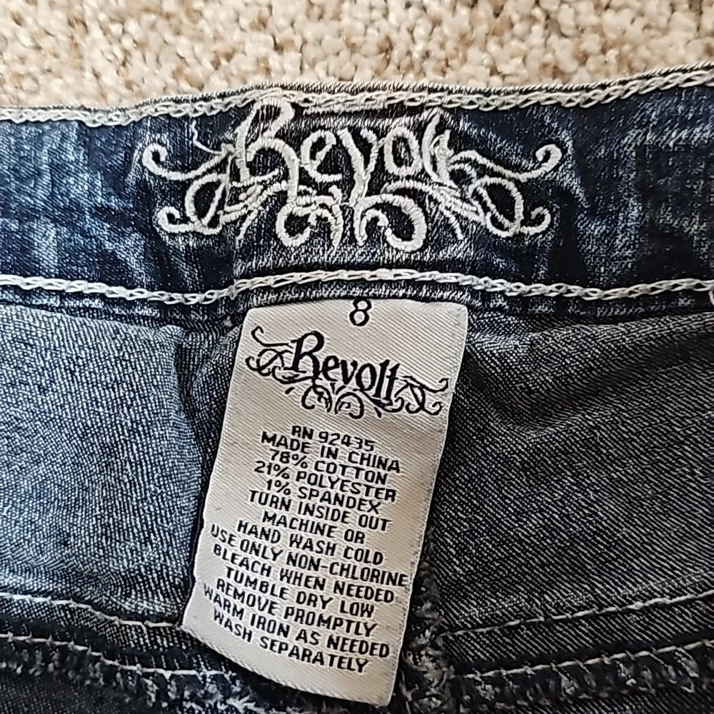 REVOLT SIZE 8 - Picture 3 of 6